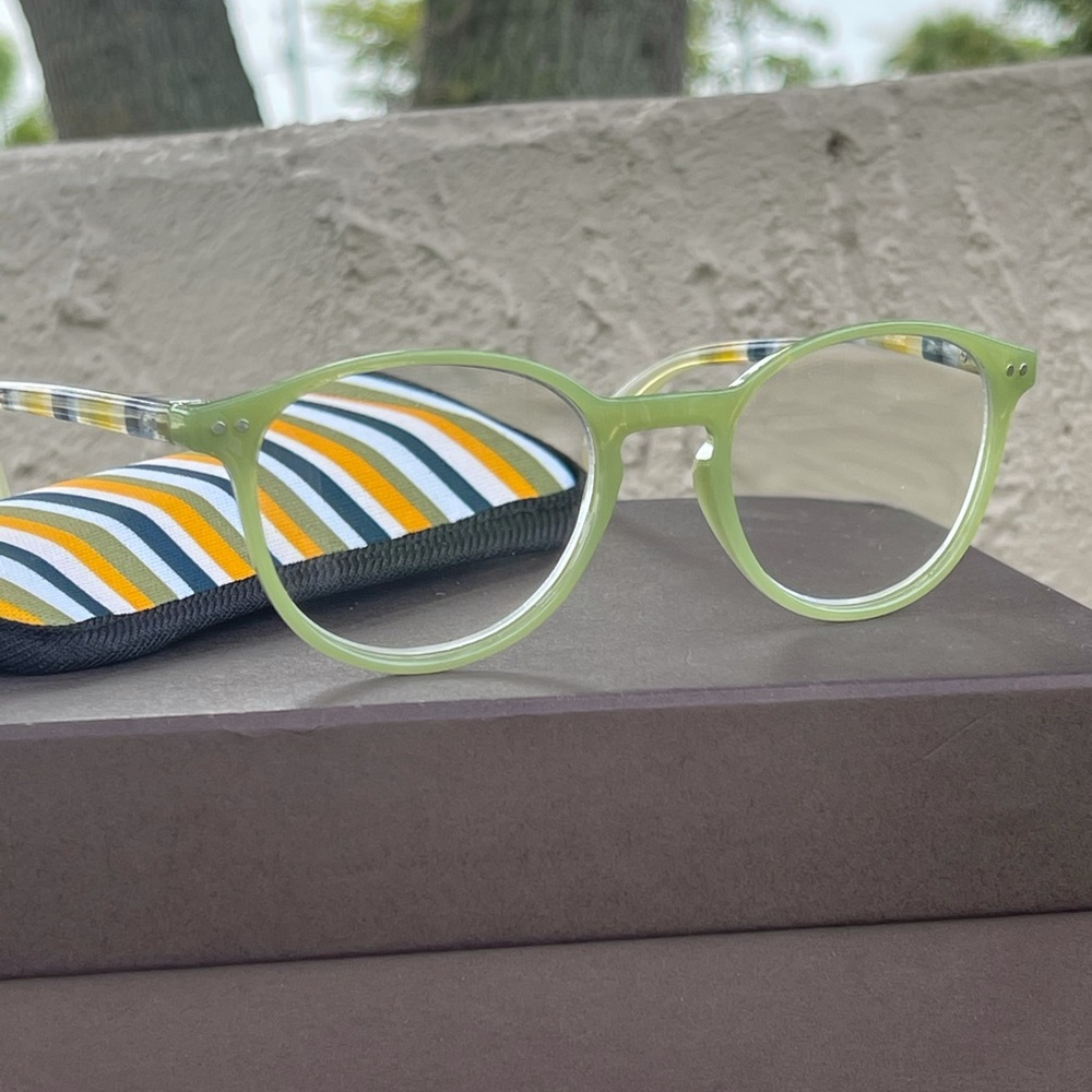 Hummingbird reading glasses